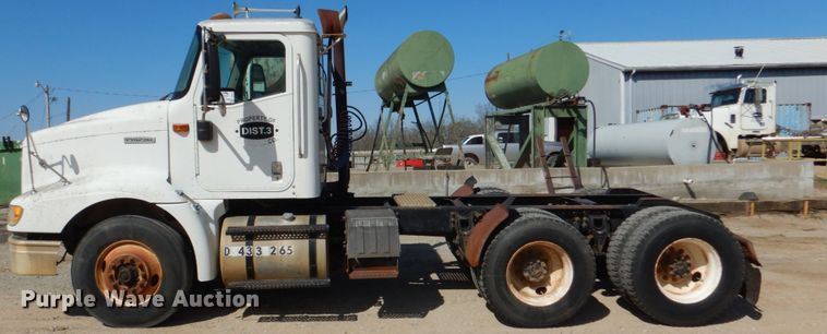 image for item DJ0413 2000 International 9100  semi truck