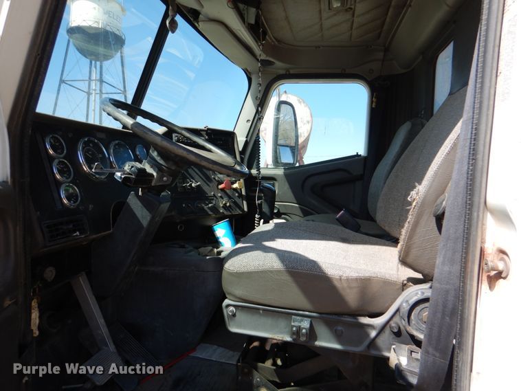 image for item DJ0413 2000 International 9100  semi truck