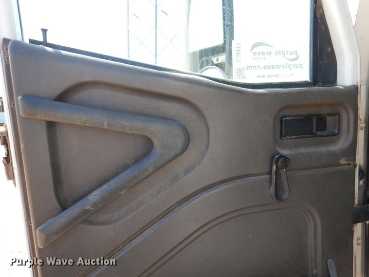 image for item DJ0413 2000 International 9100  semi truck