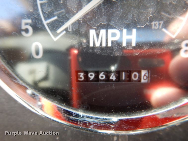 image for item DJ0413 2000 International 9100  semi truck