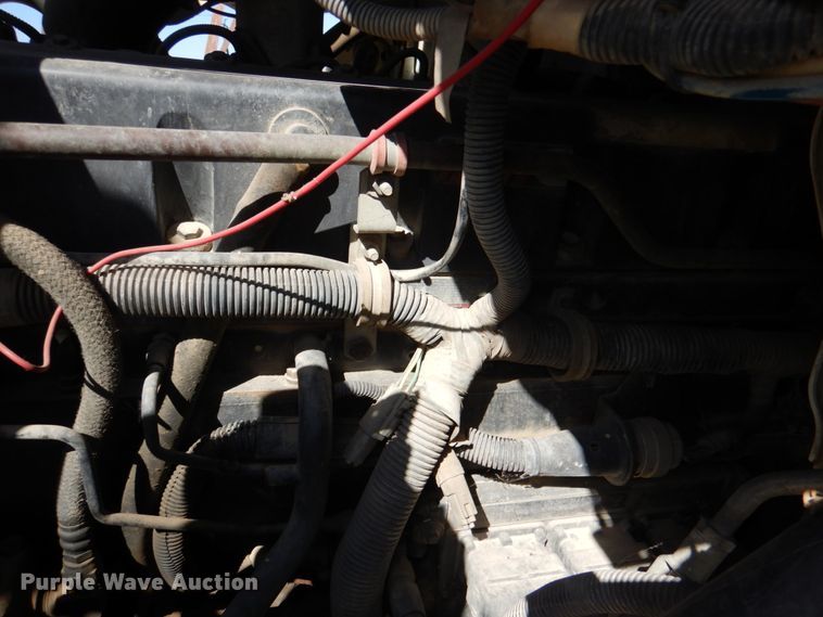 image for item DJ0413 2000 International 9100  semi truck