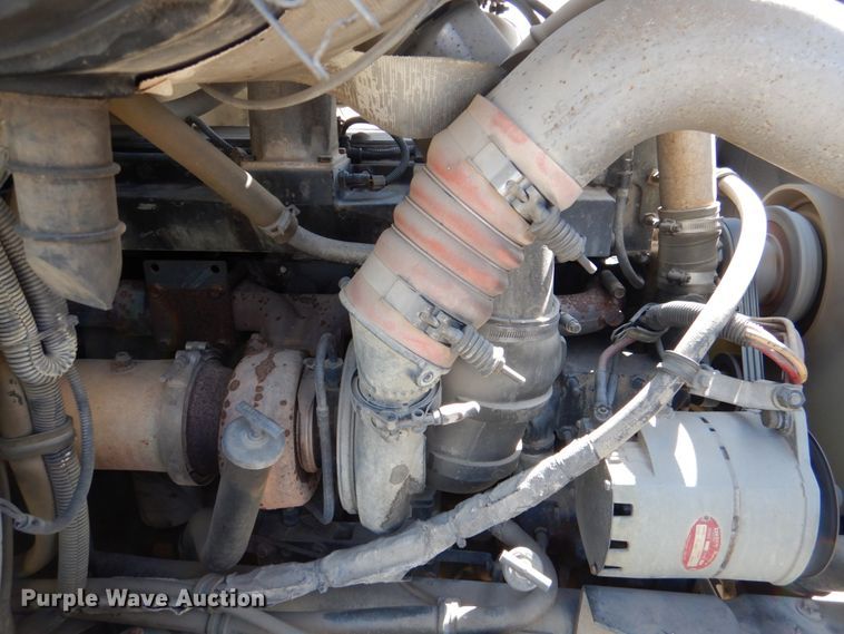 image for item DJ0413 2000 International 9100  semi truck