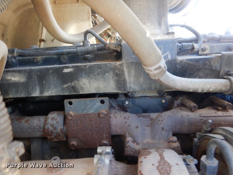 image for item DJ0413 2000 International 9100  semi truck