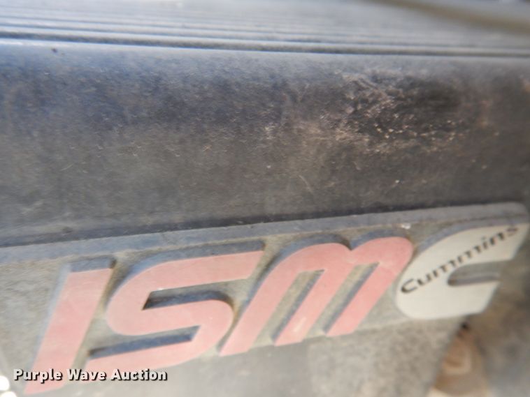 image for item DJ0413 2000 International 9100  semi truck