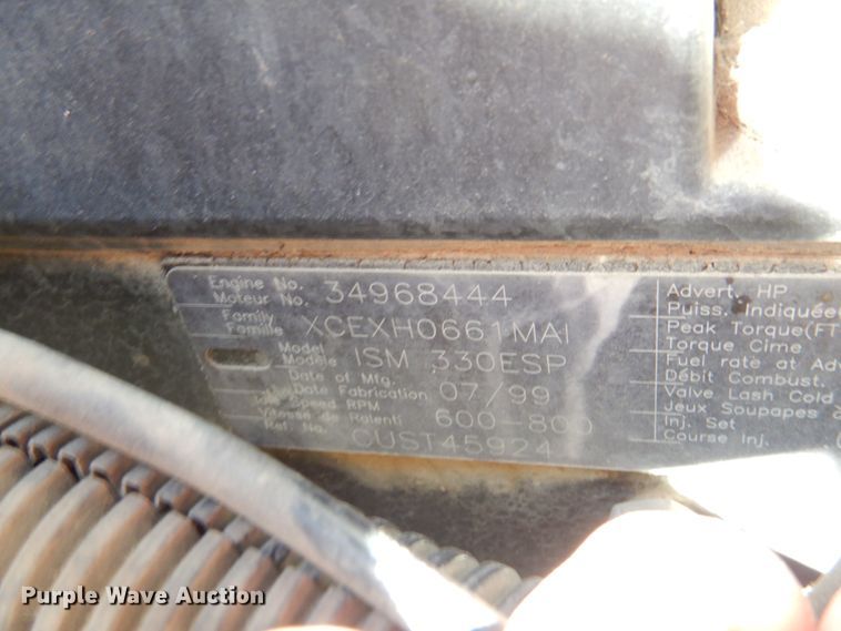 image for item DJ0413 2000 International 9100  semi truck