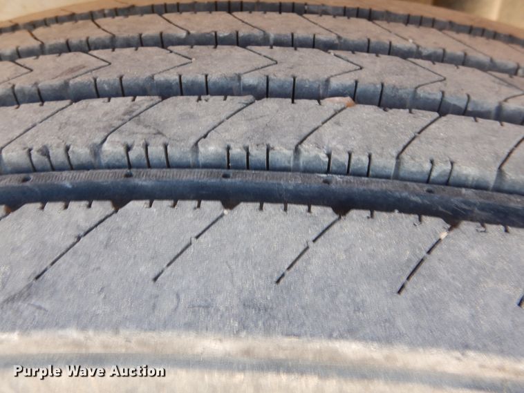 image for item DJ0413 2000 International 9100  semi truck