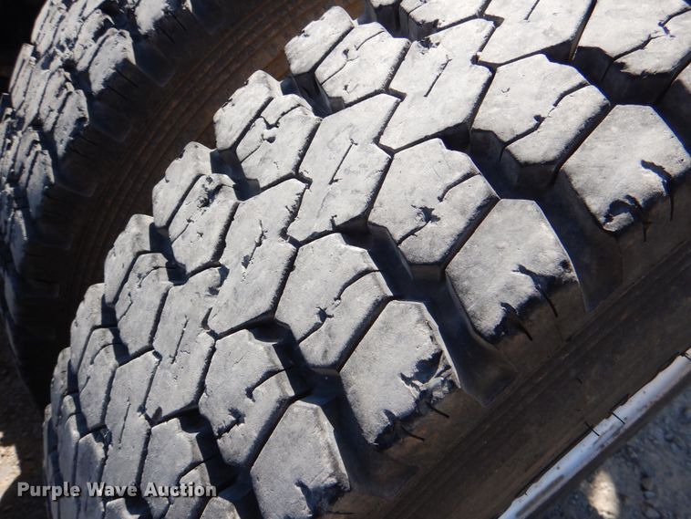 image for item DJ0413 2000 International 9100  semi truck