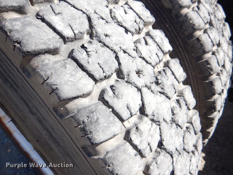 image for item DJ0413 2000 International 9100  semi truck