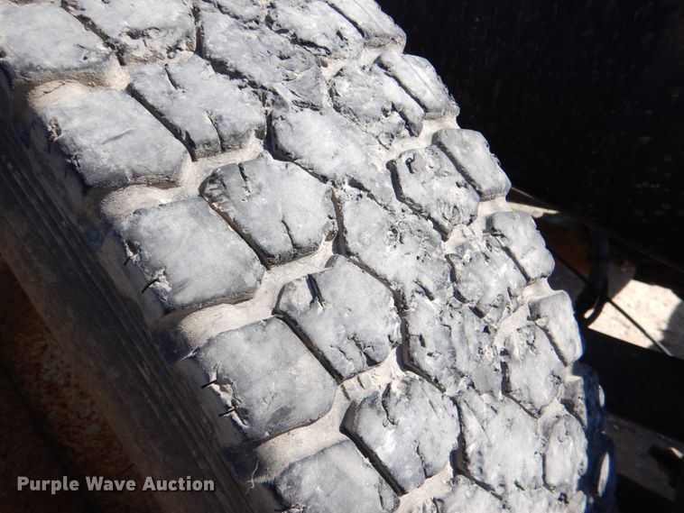 image for item DJ0413 2000 International 9100  semi truck