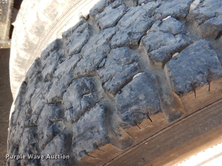 image for item DJ0413 2000 International 9100  semi truck