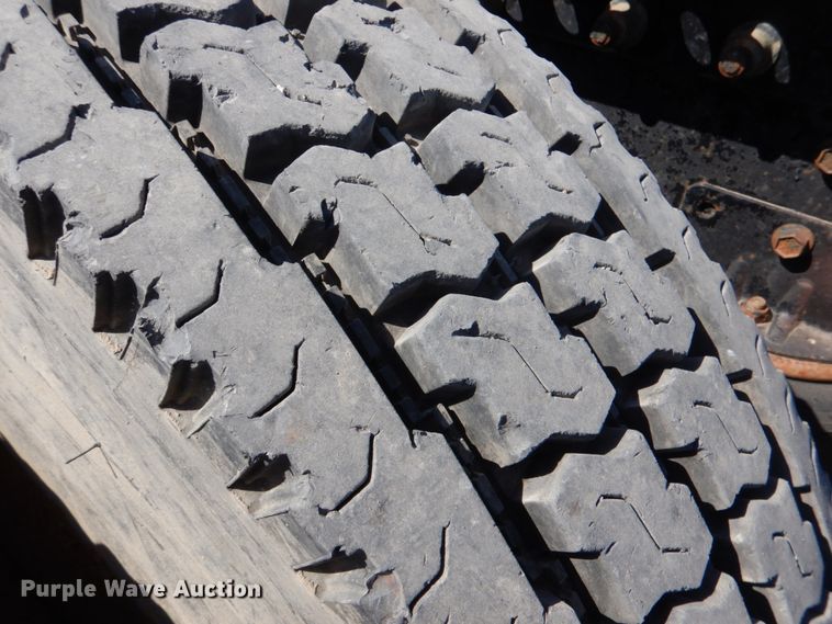 image for item DJ0413 2000 International 9100  semi truck