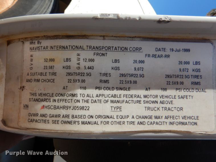 image for item DJ0413 2000 International 9100  semi truck