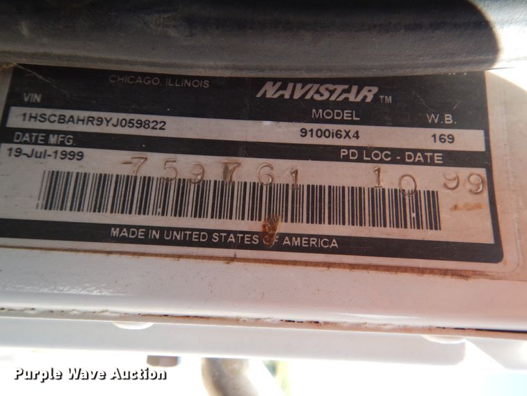 image for item DJ0413 2000 International 9100  semi truck