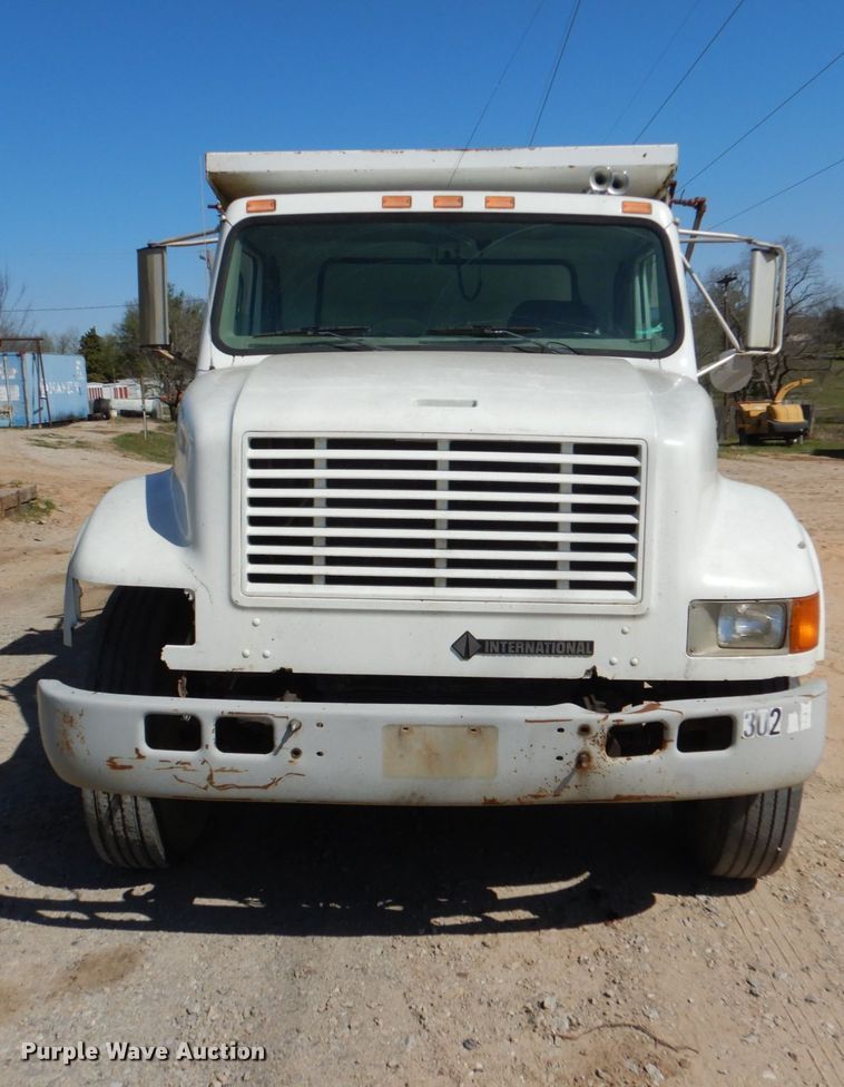 image for item DJ0414 2000 International 4900  dump truck