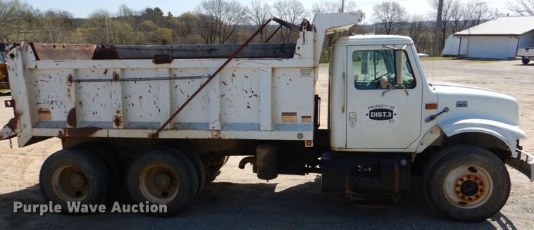 image for item DJ0414 2000 International 4900  dump truck