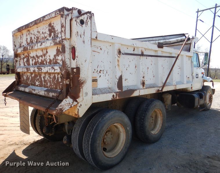image for item DJ0414 2000 International 4900  dump truck