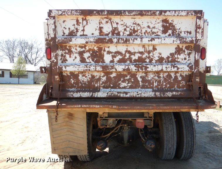 image for item DJ0414 2000 International 4900  dump truck