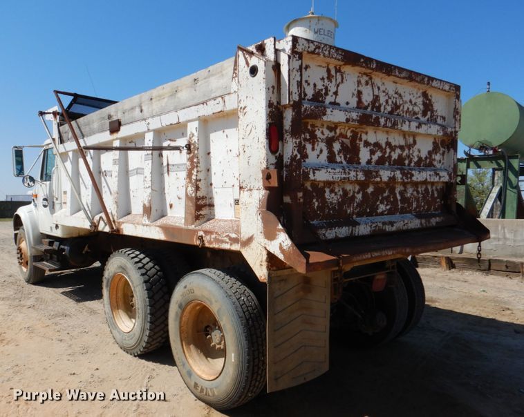 image for item DJ0414 2000 International 4900  dump truck