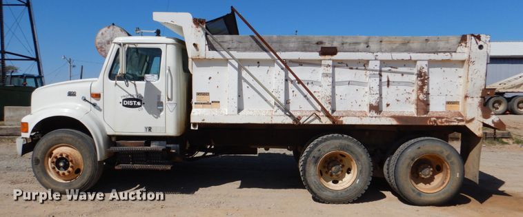 image for item DJ0414 2000 International 4900  dump truck