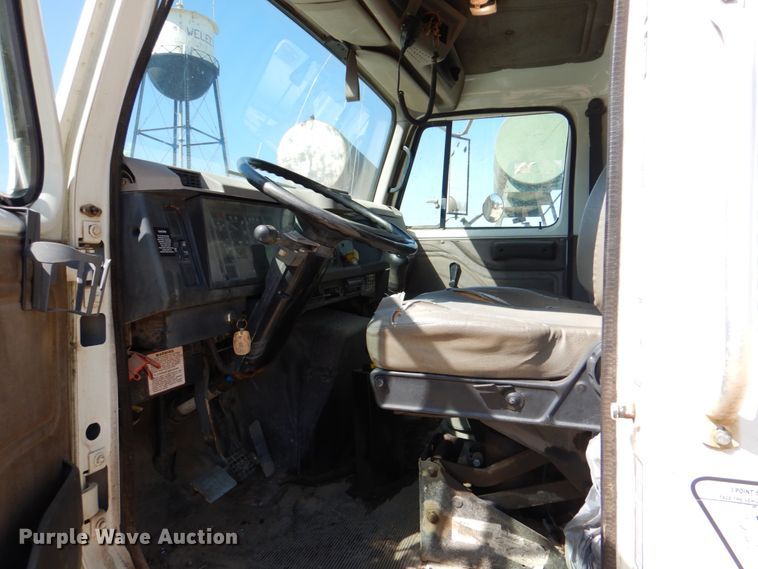 image for item DJ0414 2000 International 4900  dump truck