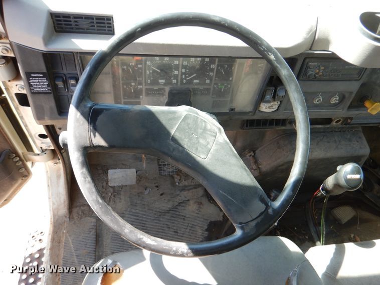 image for item DJ0414 2000 International 4900  dump truck