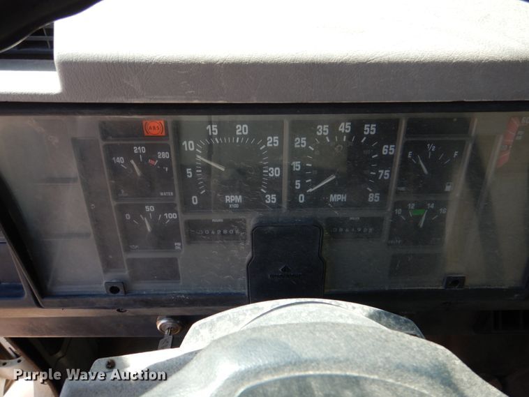 image for item DJ0414 2000 International 4900  dump truck