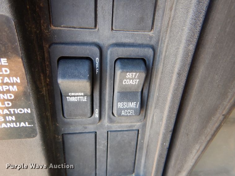 image for item DJ0414 2000 International 4900  dump truck