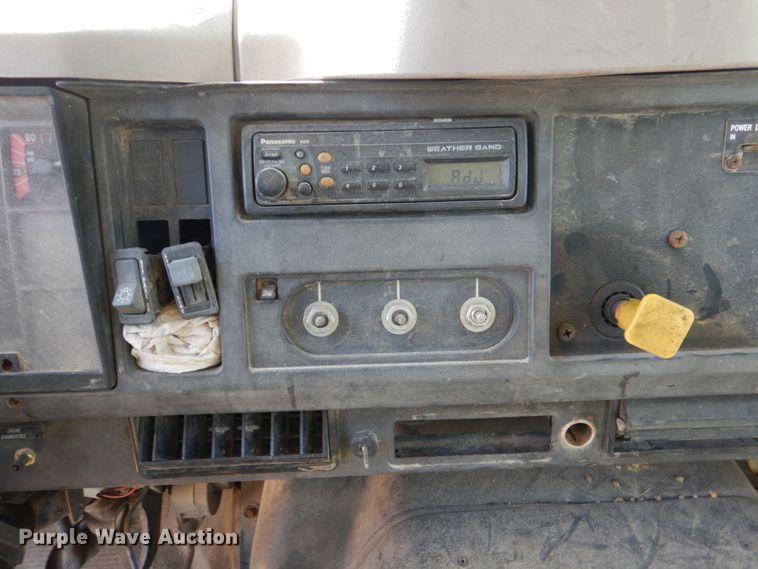 image for item DJ0414 2000 International 4900  dump truck