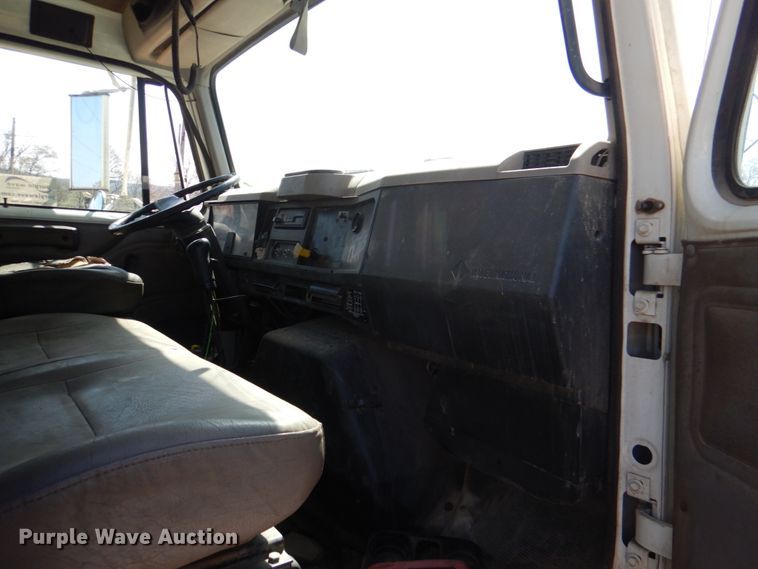 image for item DJ0414 2000 International 4900  dump truck