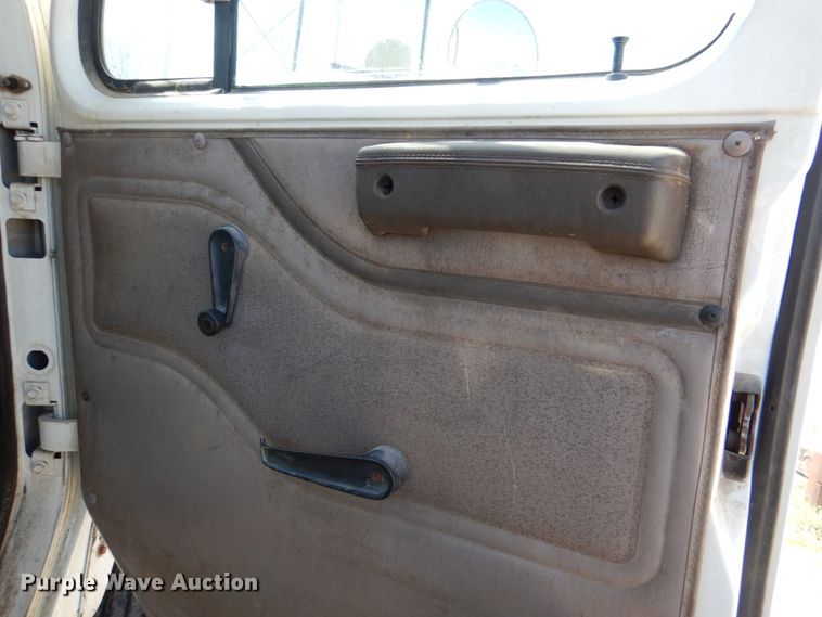 image for item DJ0414 2000 International 4900  dump truck