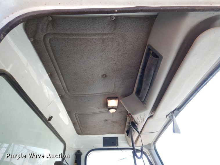 image for item DJ0414 2000 International 4900  dump truck