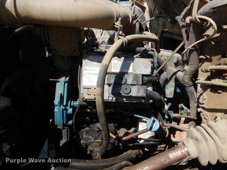 image for item DJ0414 2000 International 4900  dump truck