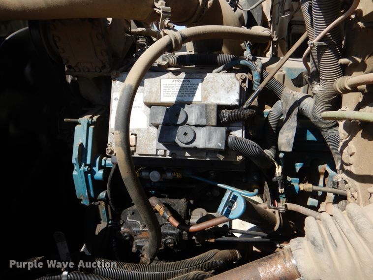 image for item DJ0414 2000 International 4900  dump truck