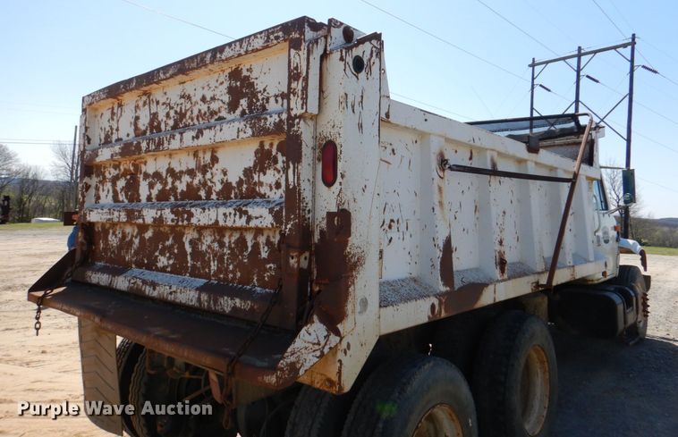 image for item DJ0414 2000 International 4900  dump truck