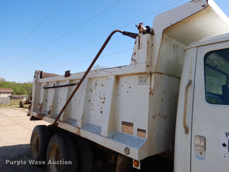 image for item DJ0414 2000 International 4900  dump truck