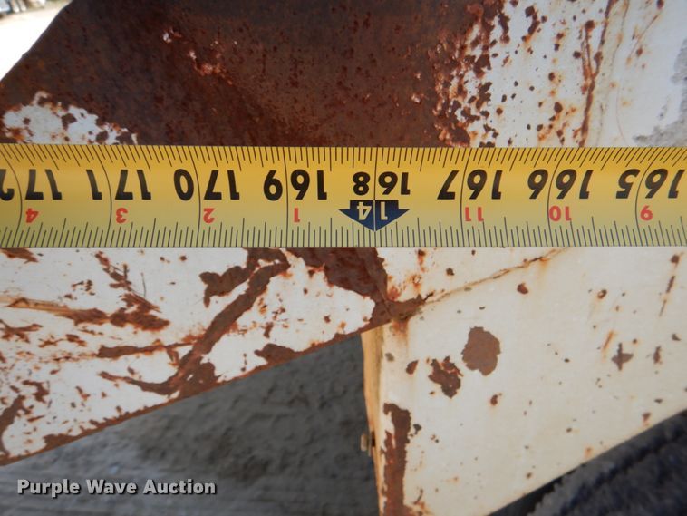 image for item DJ0414 2000 International 4900  dump truck