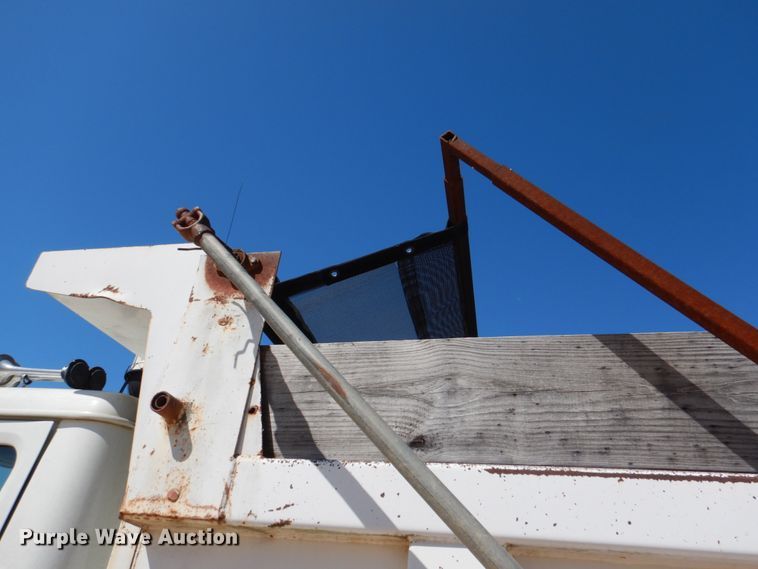 image for item DJ0414 2000 International 4900  dump truck