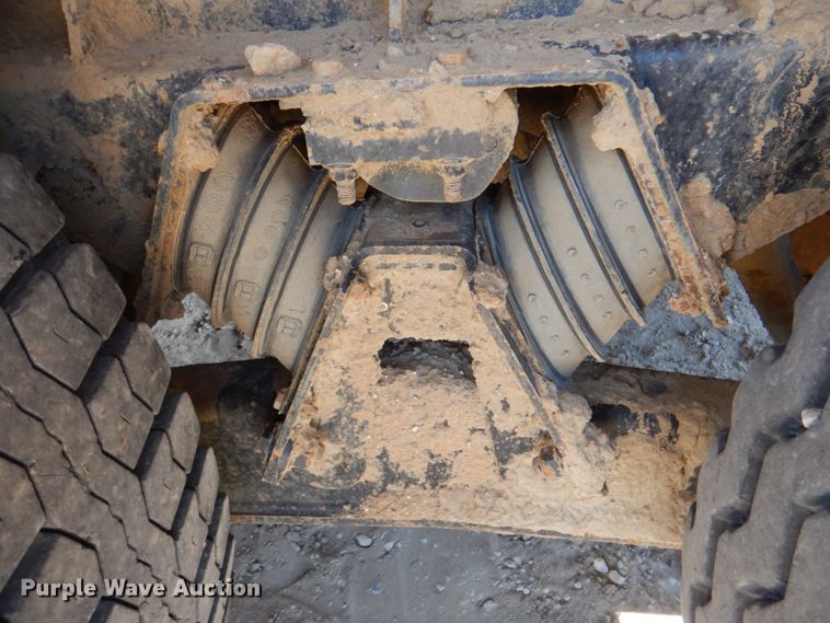 image for item DJ0414 2000 International 4900  dump truck