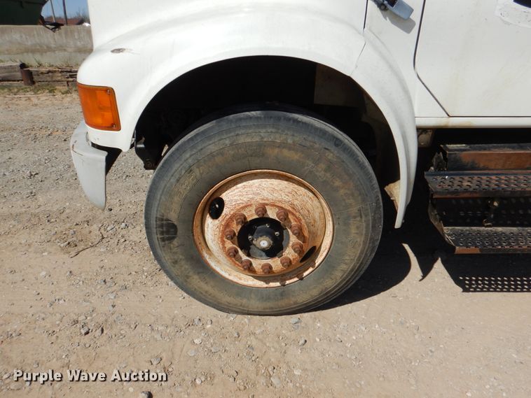 image for item DJ0414 2000 International 4900  dump truck