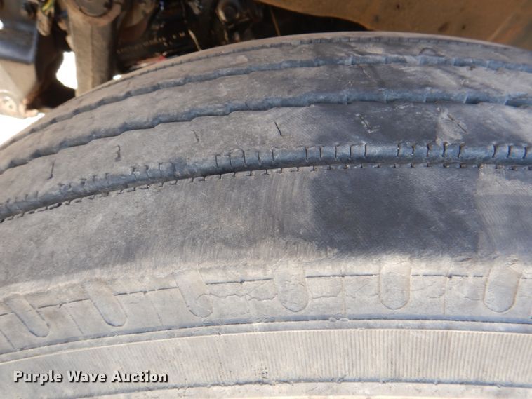 image for item DJ0414 2000 International 4900  dump truck