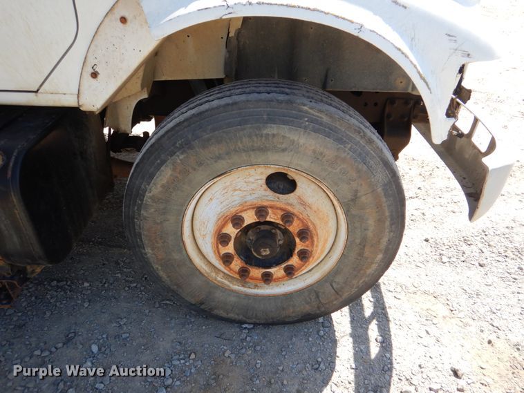 image for item DJ0414 2000 International 4900  dump truck