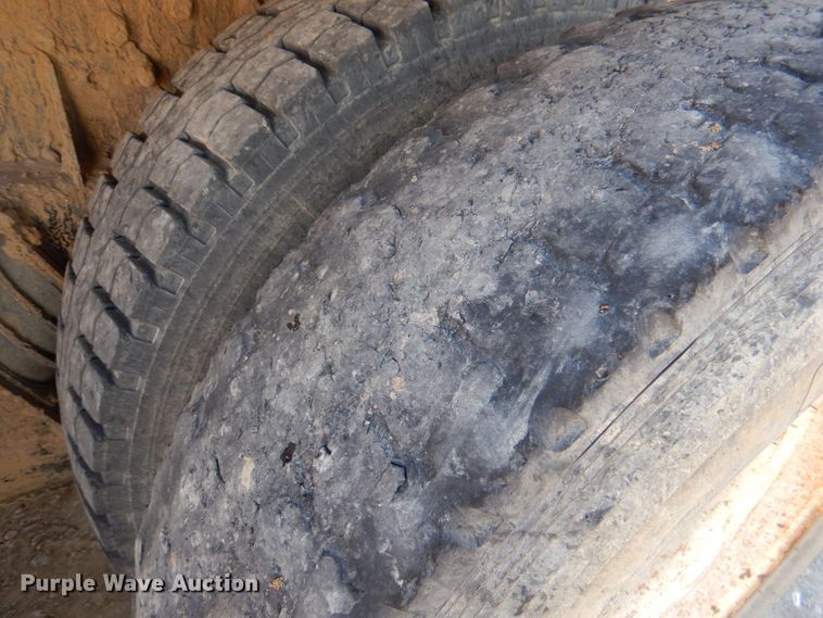 image for item DJ0414 2000 International 4900  dump truck