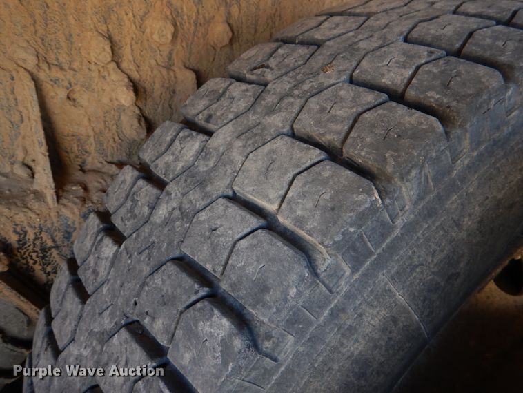 image for item DJ0414 2000 International 4900  dump truck