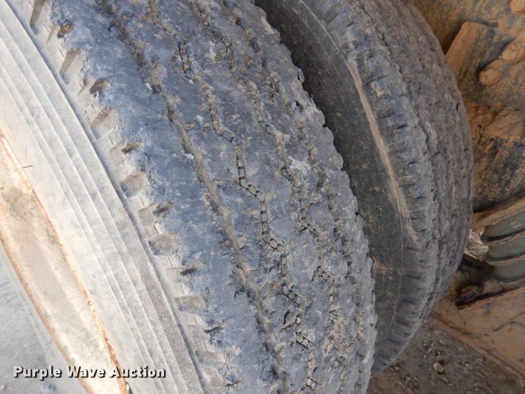 image for item DJ0414 2000 International 4900  dump truck