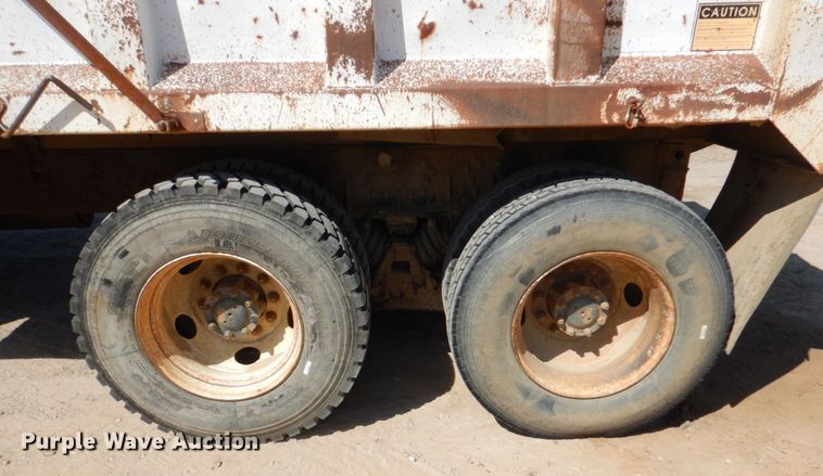 image for item DJ0414 2000 International 4900  dump truck