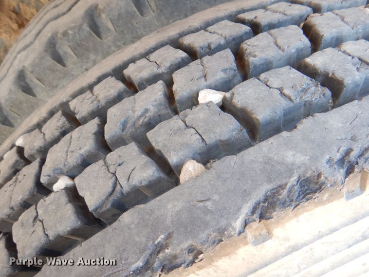 image for item DJ0414 2000 International 4900  dump truck