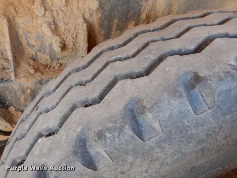 image for item DJ0414 2000 International 4900  dump truck