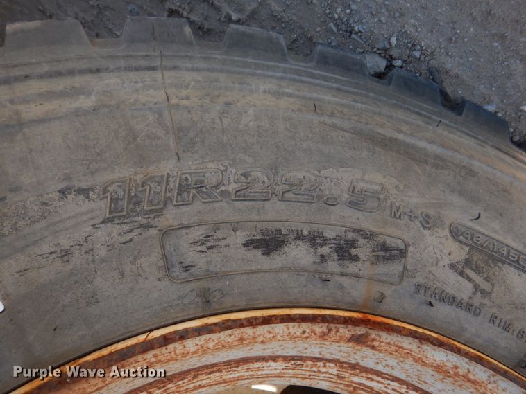 image for item DJ0414 2000 International 4900  dump truck