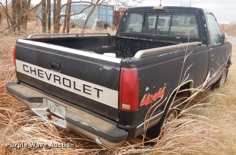 image for item DJ4789 1988 Chevrolet 1500  pickup truck