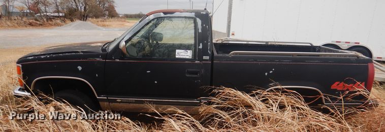 image for item DJ4789 1988 Chevrolet 1500  pickup truck